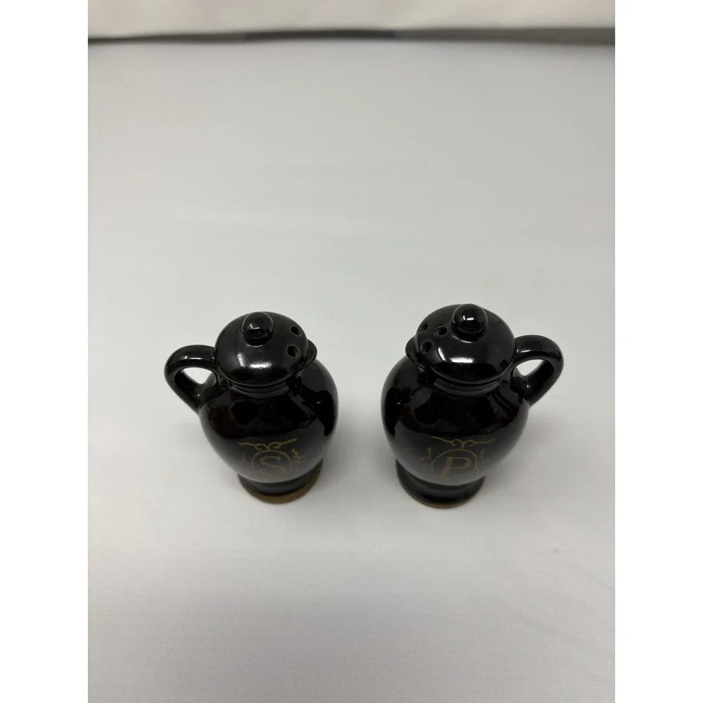 Vintage Redware Pottery Black Pitchers Salt and Pepper Shaker Set‎